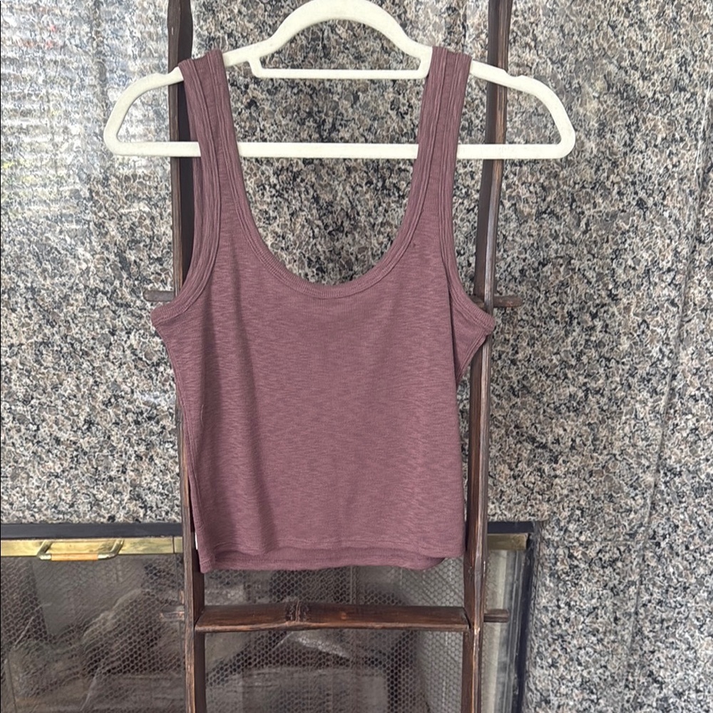 Vuori Beown Fitted Crop Tank Top Sleeveless